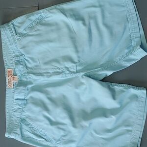 G & M mens beautiful shade of blue shorts. 38 waist with 10" inseam. 100% cotton